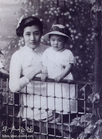 　　1914—1918年在日本留学期间与大女儿国琼。.jpg