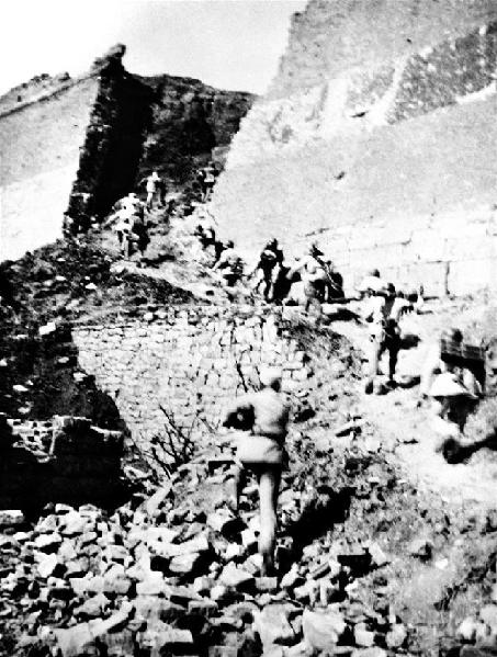 （建军90周年·90个第一·图文互动）解放战争中第一个攻克10万重兵据守城市的战役：济南战役